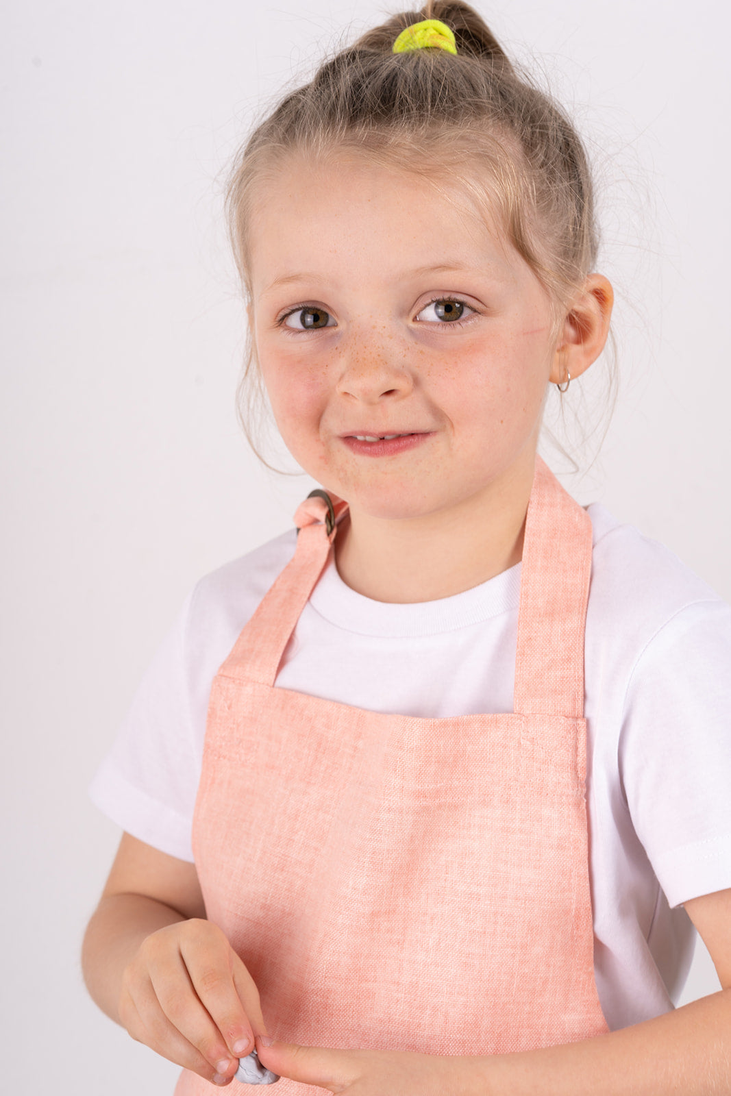 KIDS MINNIE CLEMENTINE APRON, BLUSH, COTTON LINEN FABRIC.