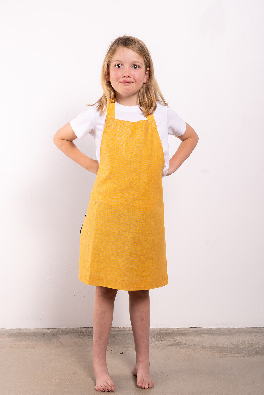 KIDS MINNIE CLEMENTINE APRON, YOLK, COTTON LINEN FABRIC, FRONT